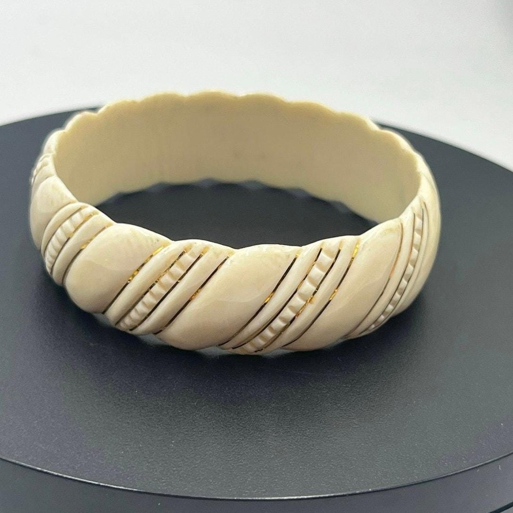 Vintage Cream‎ Carved Resin 14K, 585 Gold Inlay Diagonal Ribbed Bangle Bracelet